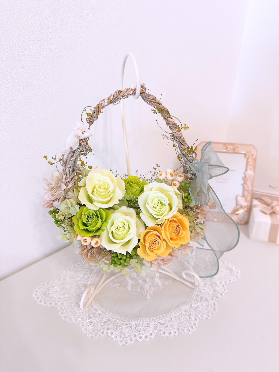 フレッシュグリーンのエッグバスケット リース イエロー 緑 黄色 母の日2026  結婚 記念日 新築 出産 長寿 祝い